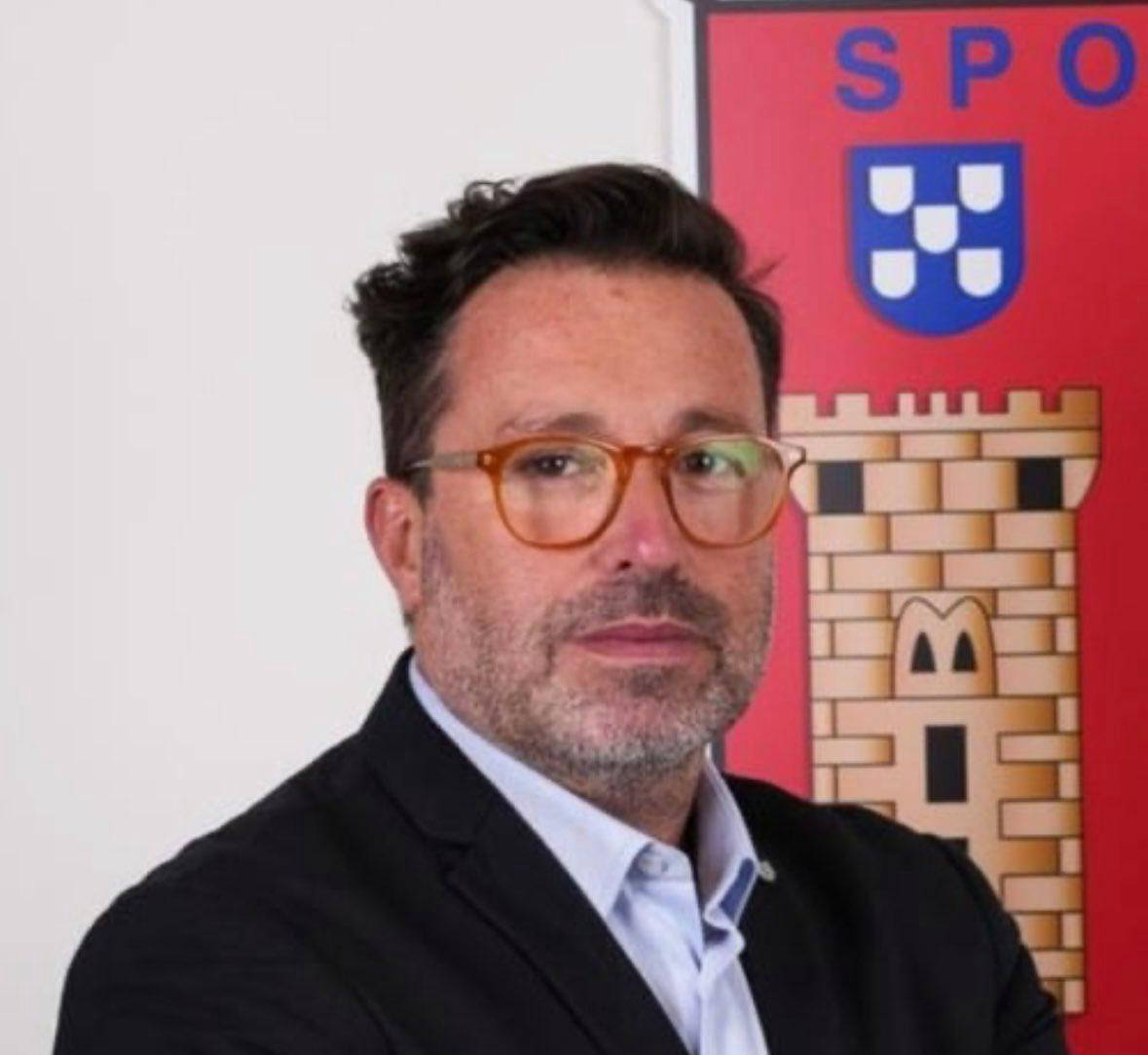 曼联核心球员被曝转会传闻，引球迷热议，联系.的简单介绍