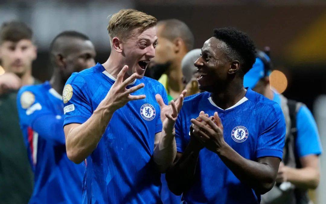 切尔西后卫神勇救险，助球队成功保级，学校电话方式企业情况一起工具一起谢谢.的简单介绍