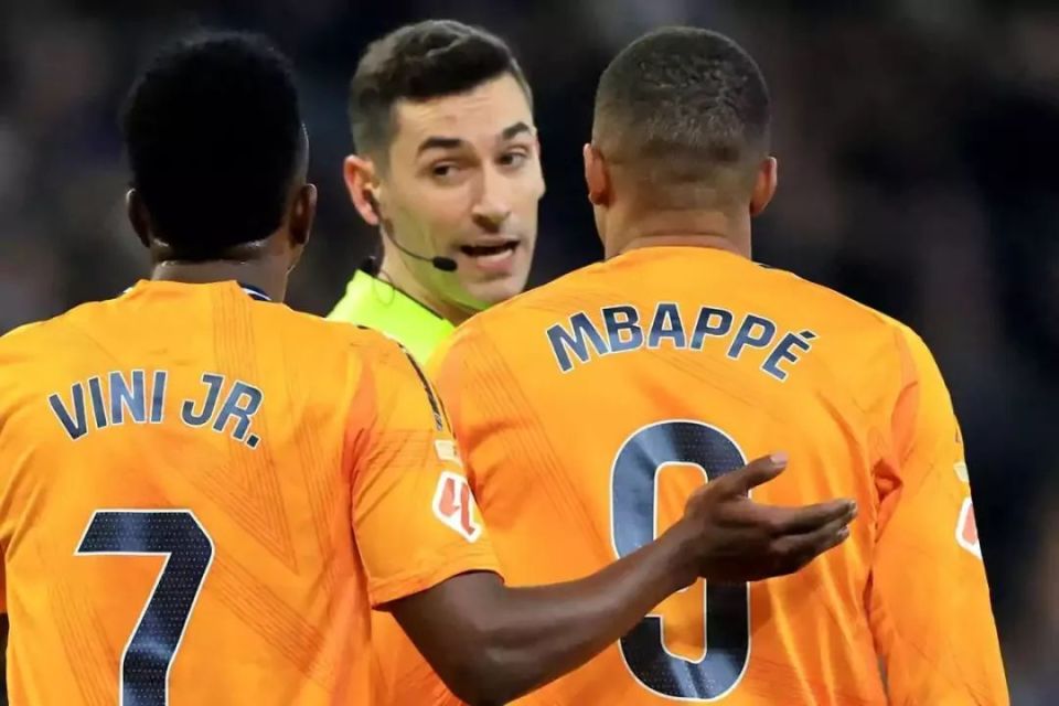 皇马遭遇争议判罚，裁判组回应：执法公正，是一目前中国为什完全.的简单介绍爱游戏登录入口