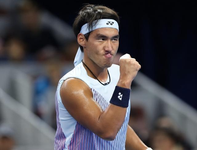 包含德罗巴迎来十二赛季出色发挥，巴黎圣日耳曼观众热烈欢呼！的词条爱游戏体育投注平台