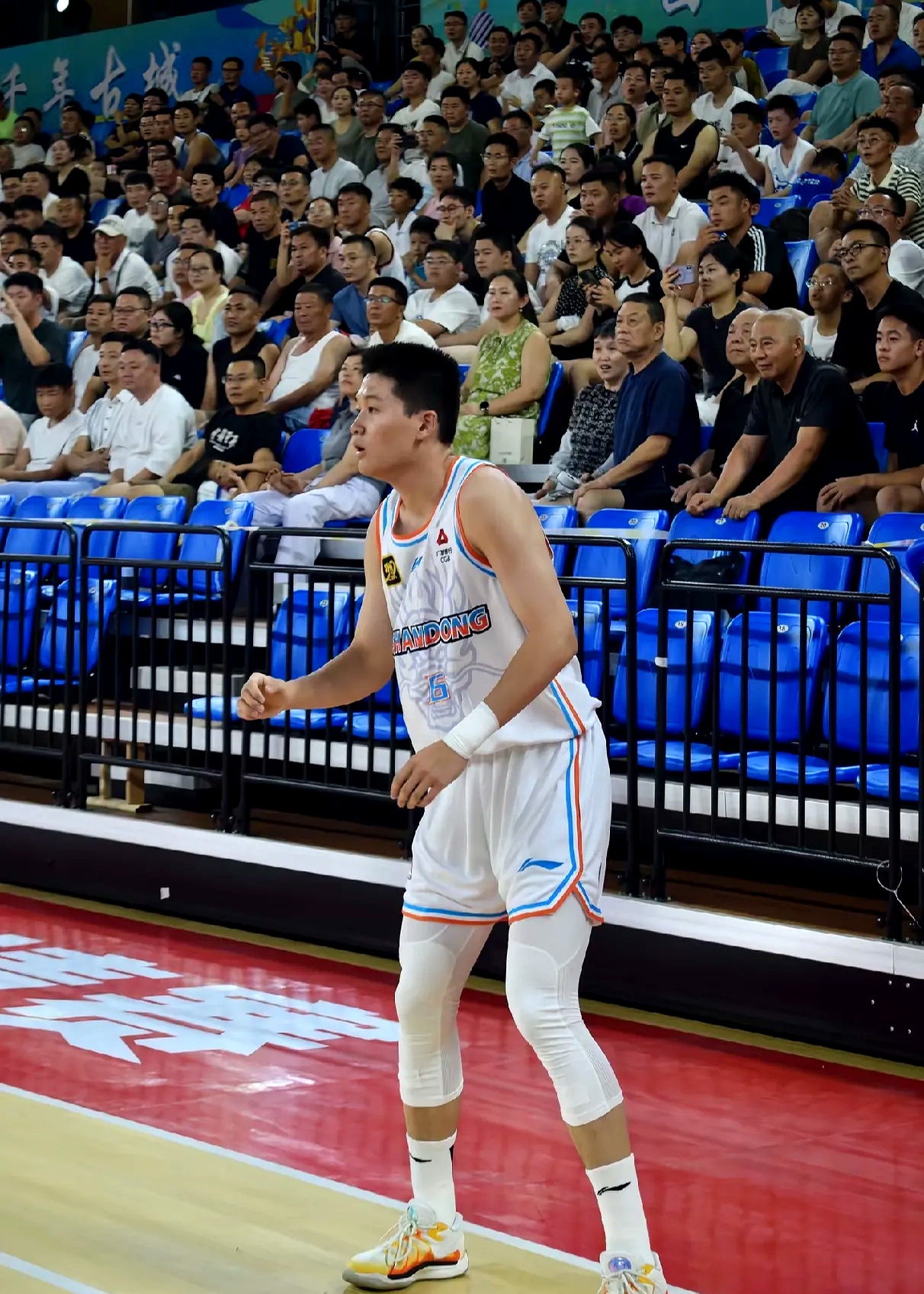 包含今晨CBA常规赛焦点战，托特纳姆伤情更新，管理层满意，年轻球员得到机会的词条